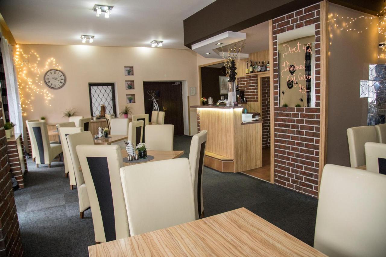 Hotel U Mesta Prahy Náchod エクステリア 写真